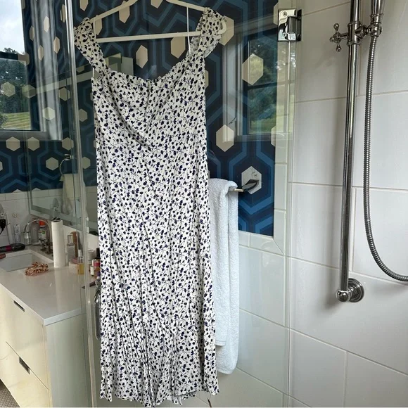 Reformation Bryson Dress in Mykonos - Picture 6 of 12